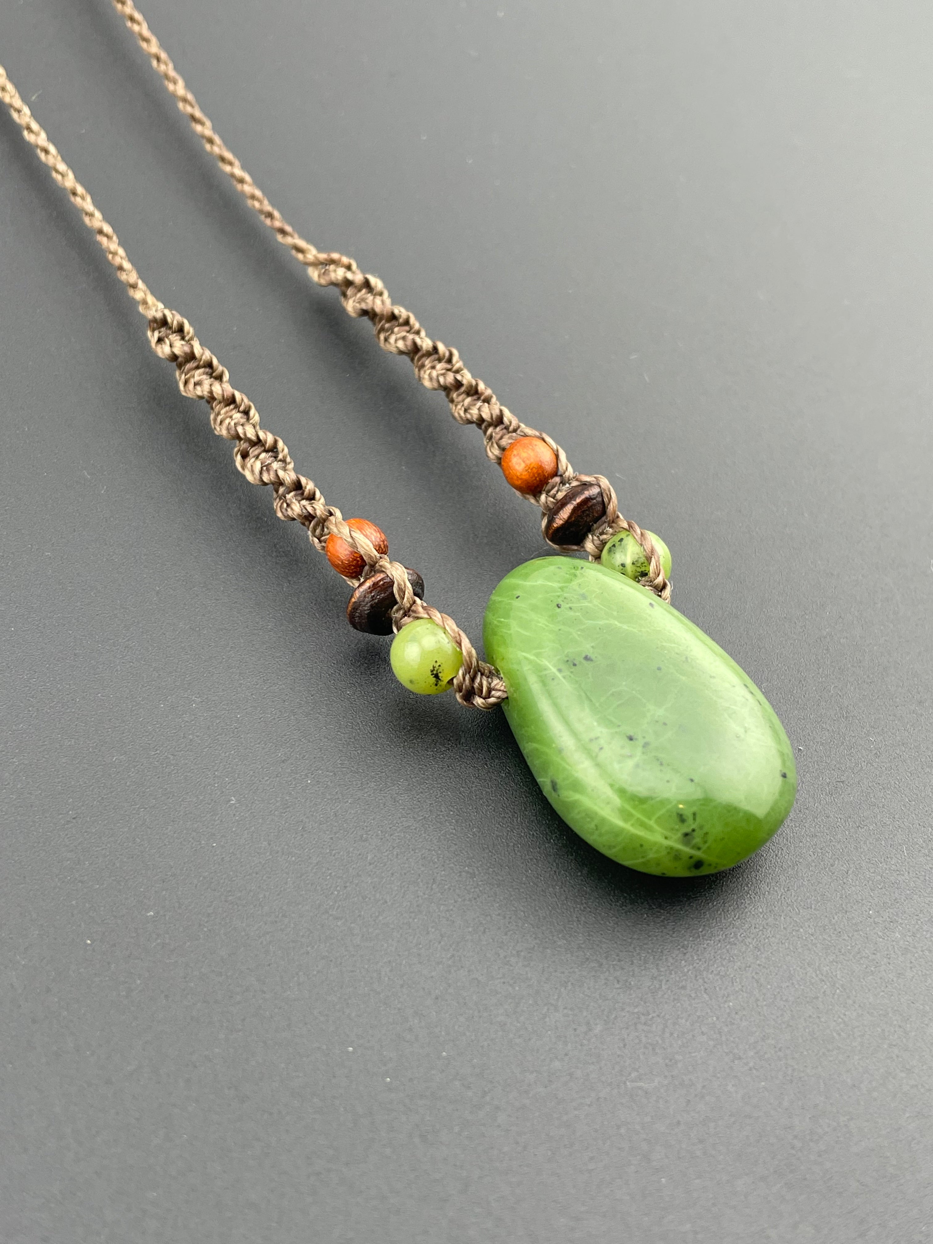Macrame necklace - Nephride Jade