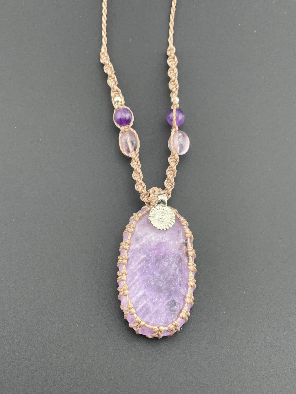 Macrame necklace - Amethyst