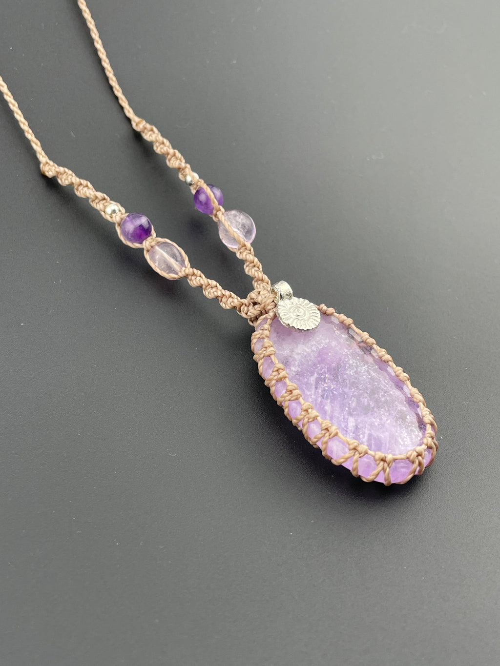 Macrame necklace - Amethyst