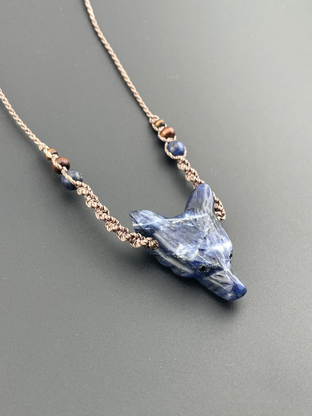 Macrame necklace - Sodalite Wolf