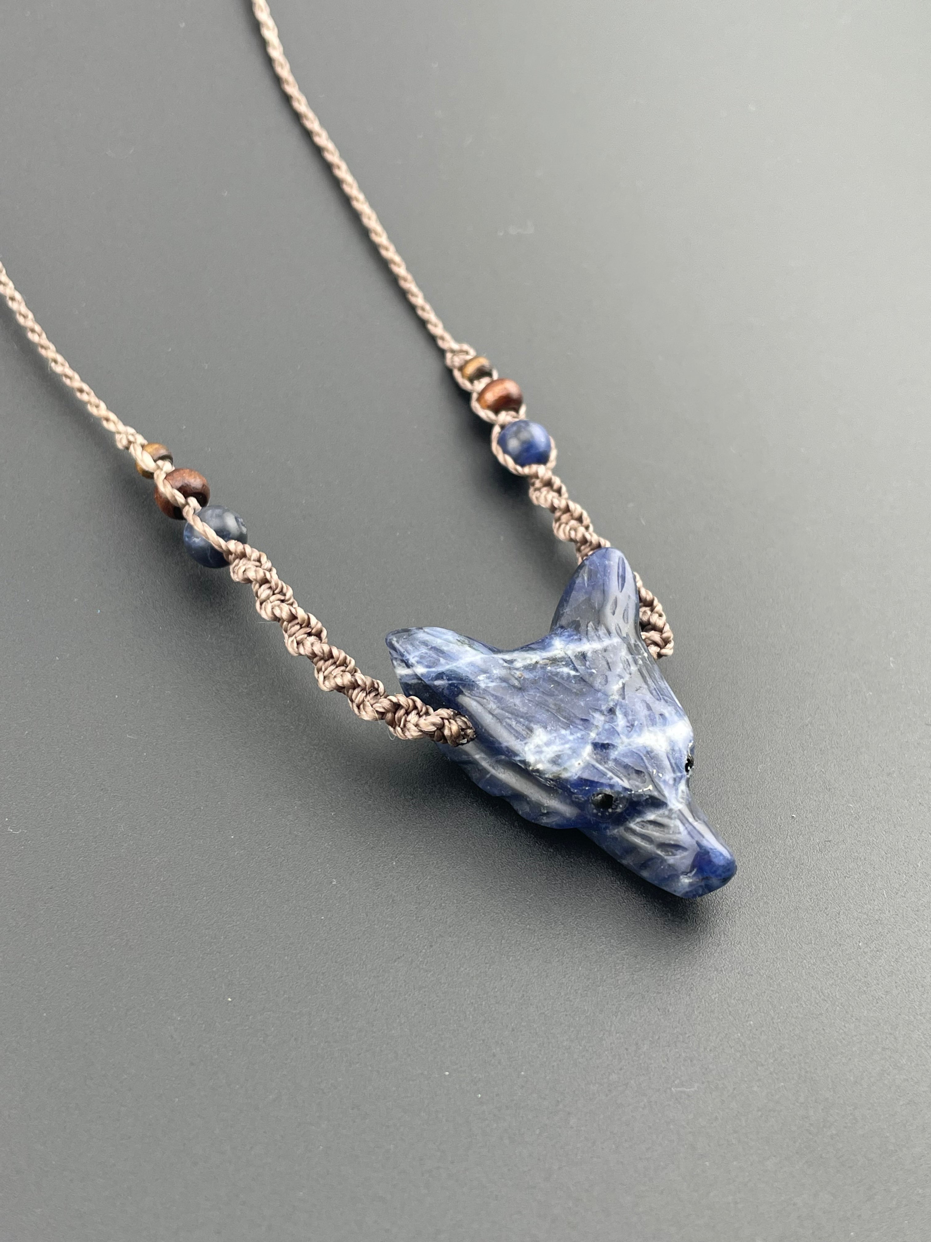 Macrame necklace - Sodalite Wolf