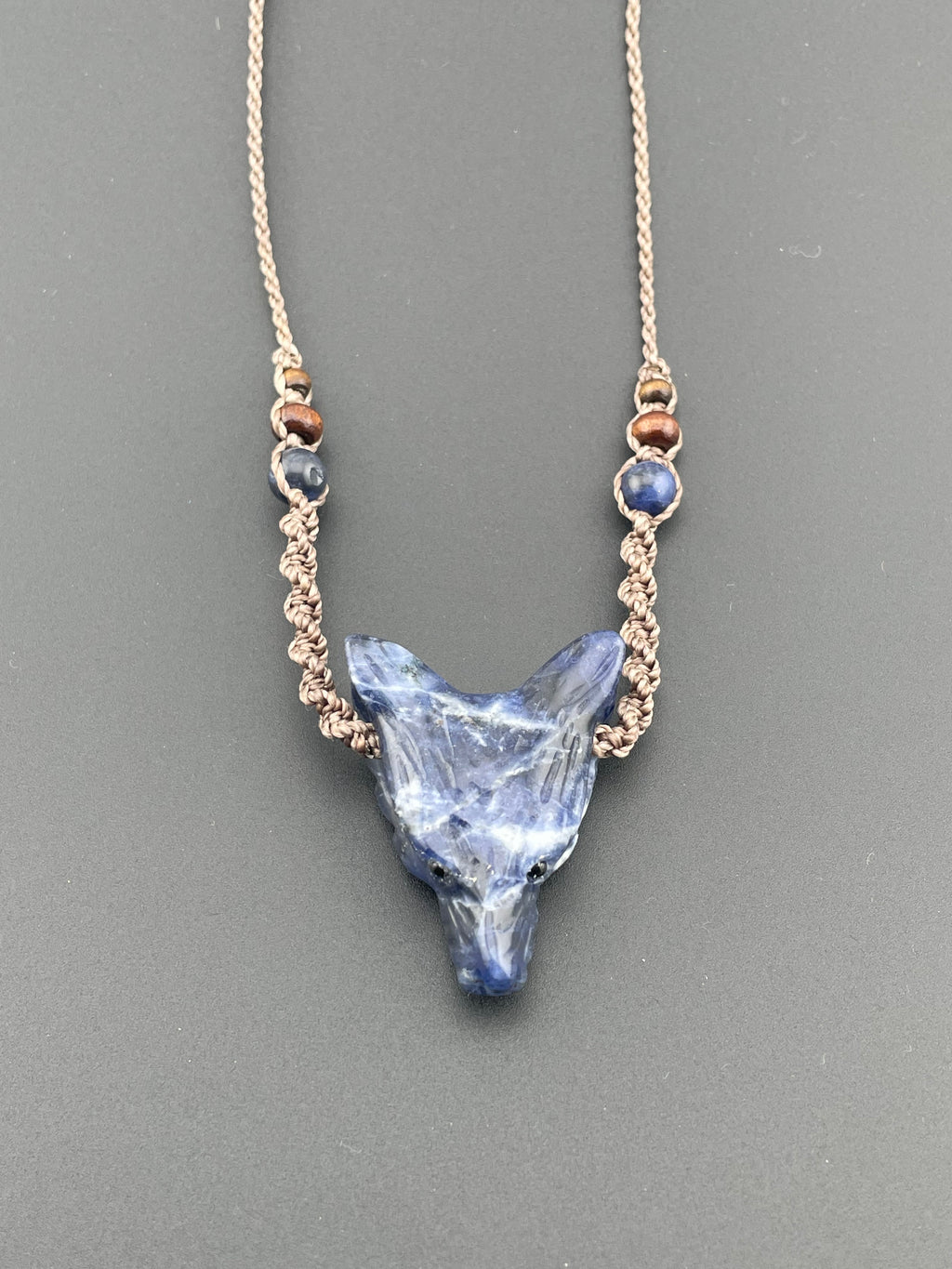 Macrame necklace - Sodalite Wolf