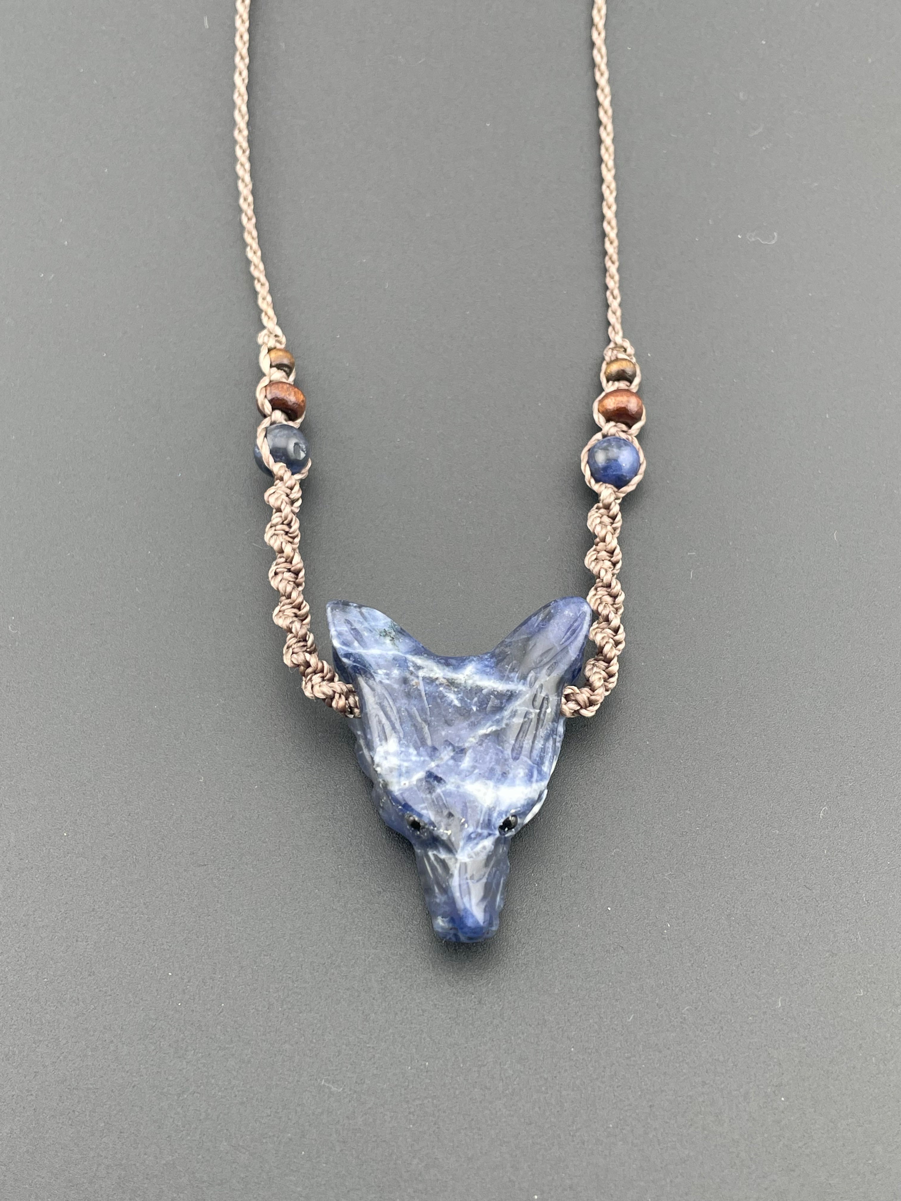 Macrame necklace - Sodalite Wolf